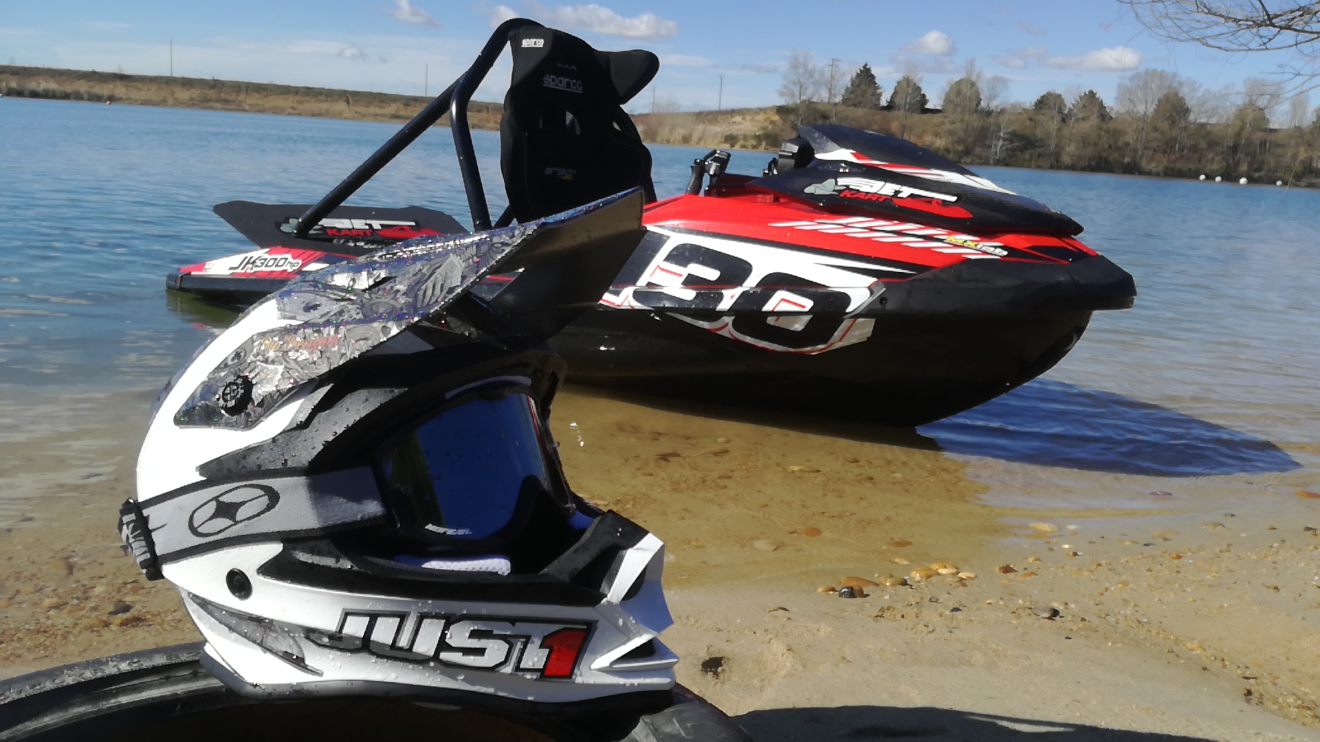 Jet Kart rouge sur plage